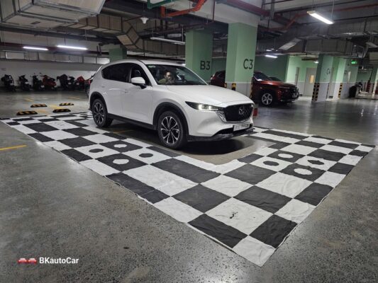 Mazda CX5 lắp camera 360 hỗ trợ đi phố