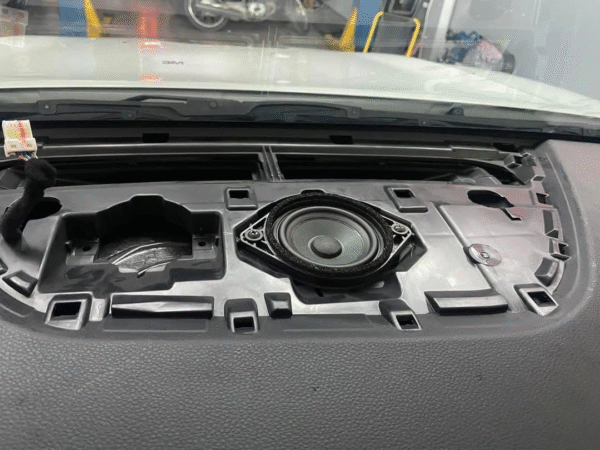 Loa Center Kia Seltos - Ảnh 2