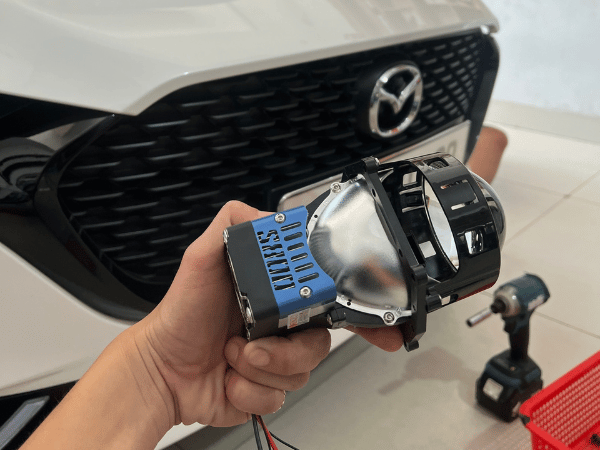 Độ đèn ô tô tăng sáng an toàn tại BKautocar