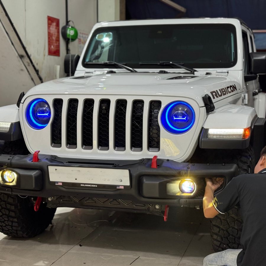 Nâng cấp đèn Jeep Rubicon tại BKautocar