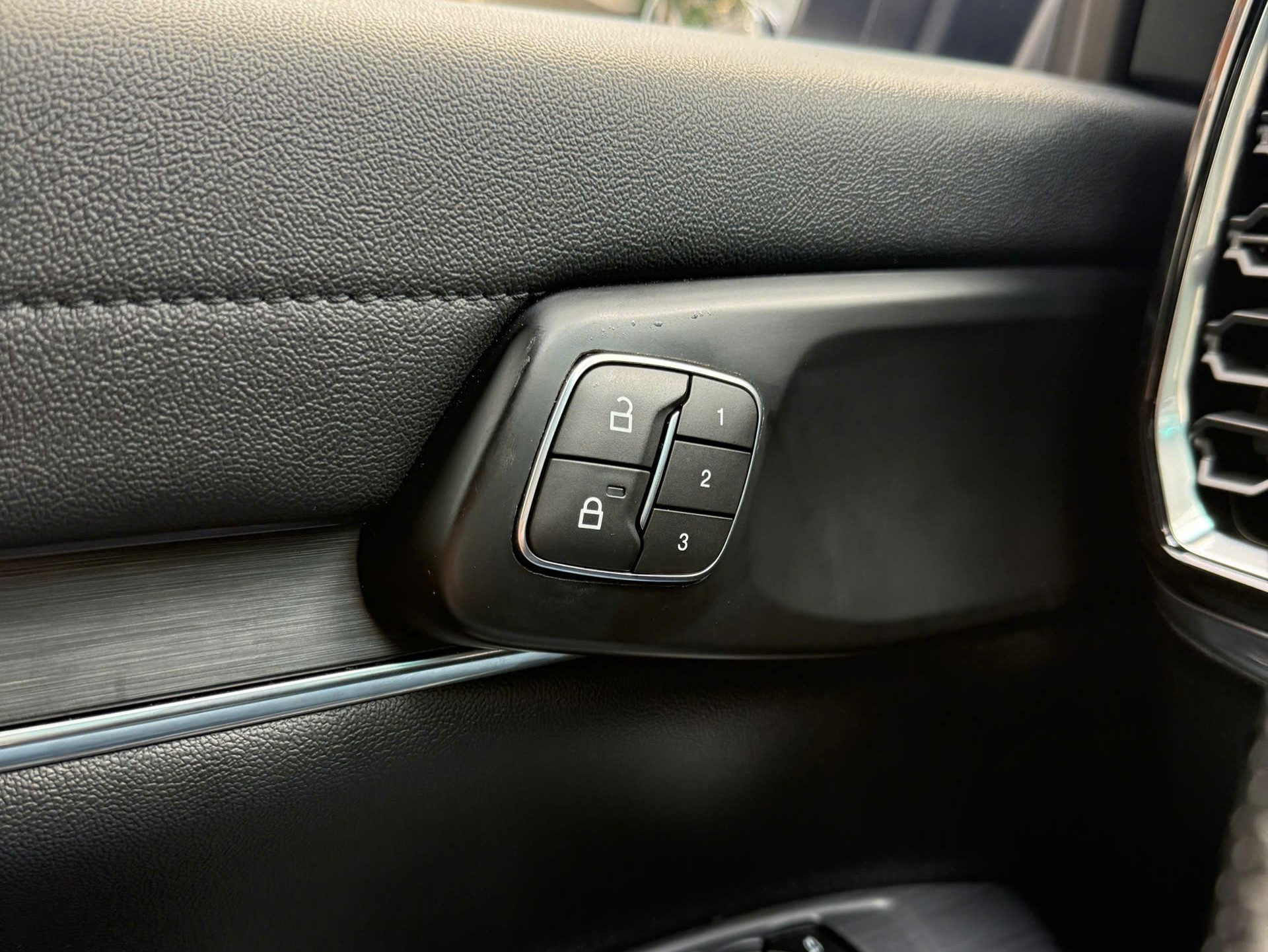 Nâng Cấp Nhớ Ghế Ford Everest